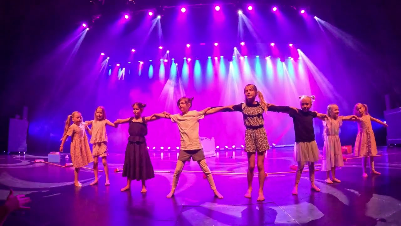 Vårshow 2025 - Entré dansskola Örebro