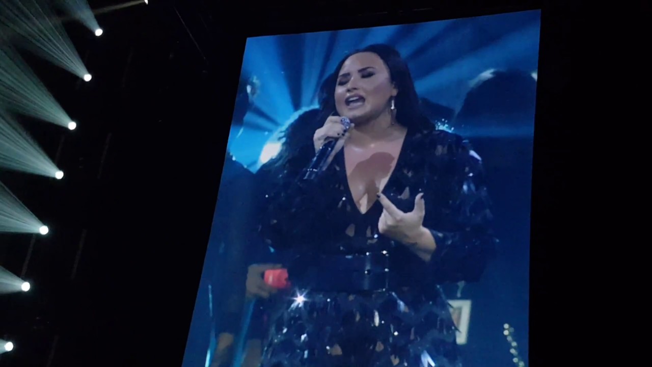DEMI LOVATO TELL ME YOU LOVE ME  live in Birmingham UK