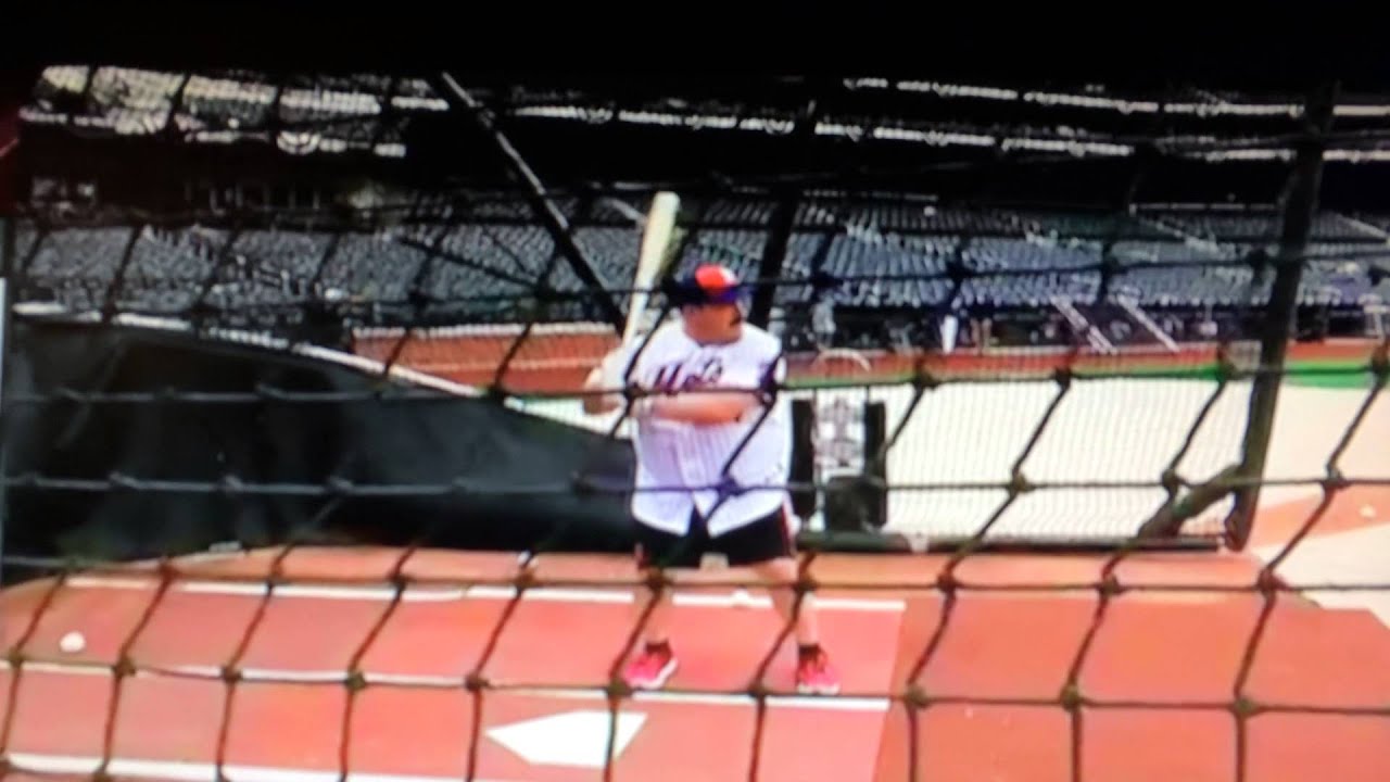 SC. Kevin James taking BP with The Mets.