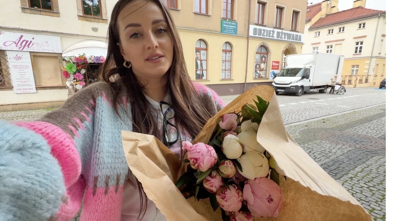SEZONOWA KUCHNIA – ROBIĘ PYRY Z GZIKIEM I CIASTO Z TRUSKAWKAMI 🍓 (PRZEPIS)