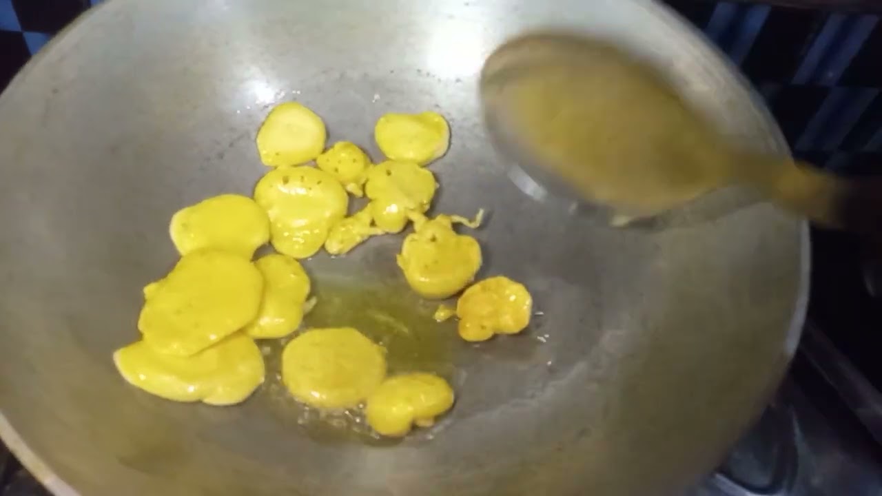 Besan pakoda or aalu ki sabji.