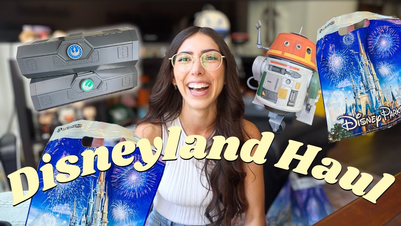 WHICH SABERS DID WE GET IN GALAXY'S EDGE?? | Disneyland Haul