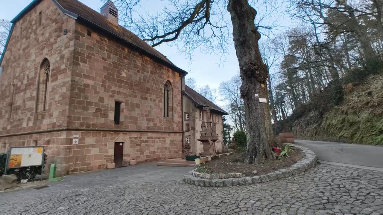 Visite de la chapelle Sainte-Croix de Forbach avec la crèche