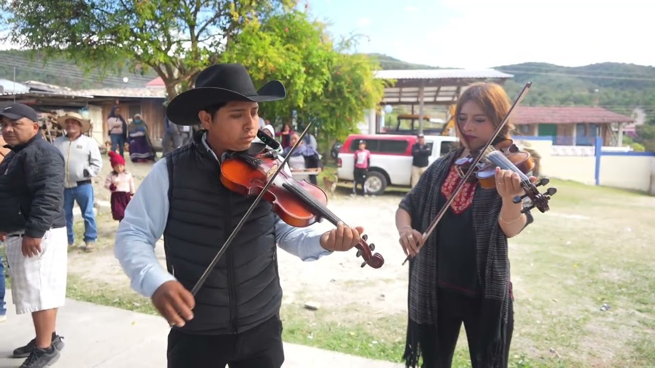 Boda tradicional en san juan mixtepec, comida y baile en la casa delos Padrinos de velacion 
