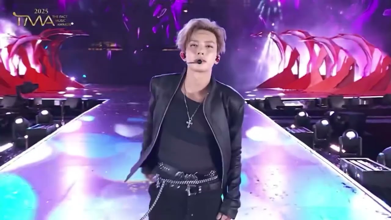 Heeseung SOLO dance break!🖤 — TMA 2025