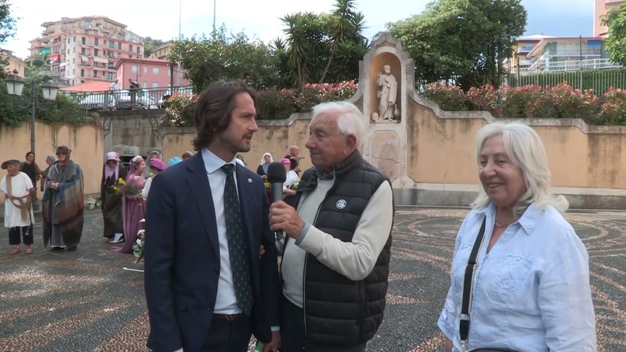 Martedi 29 Aprile 2025   OMAGGIO FLOREALE ALLA STATUA DI SANTA CATERINA ALLA BANCHINA DEL PORTO DI V