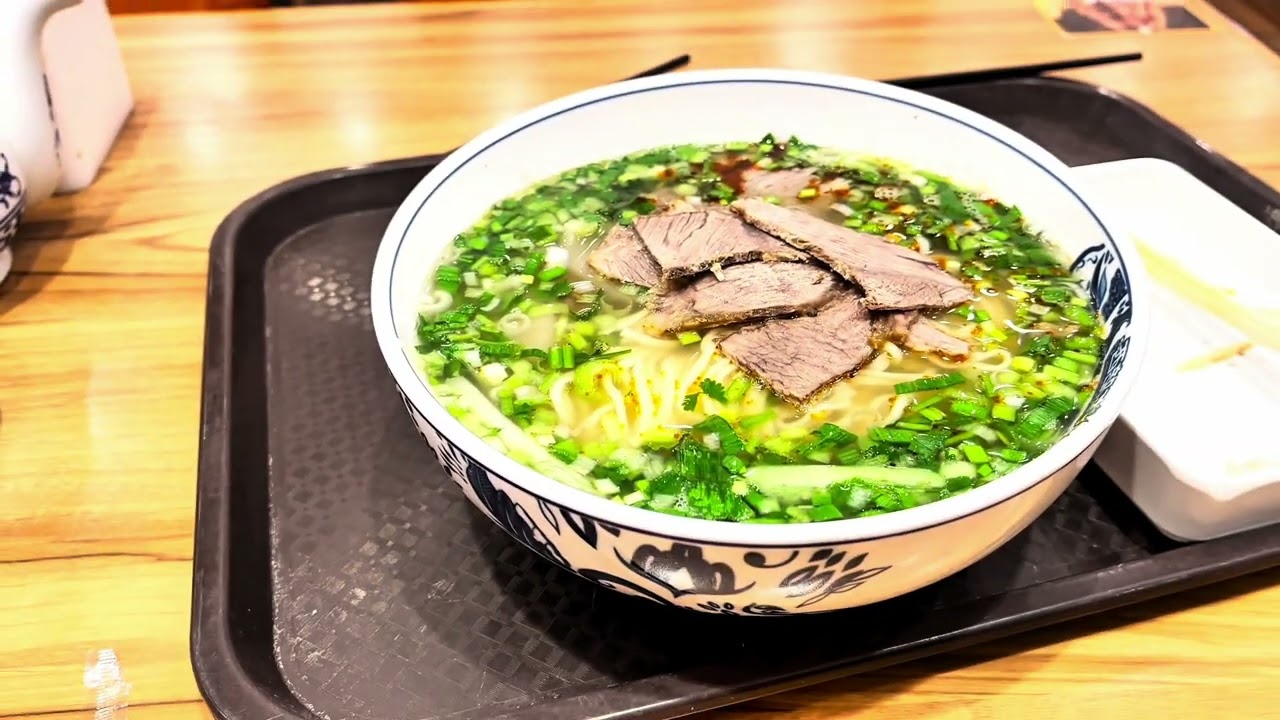 飘在海外三十年回国恰逢马年春节，一碗牛肉面乡愁满满，逛京城有哪些惊喜？