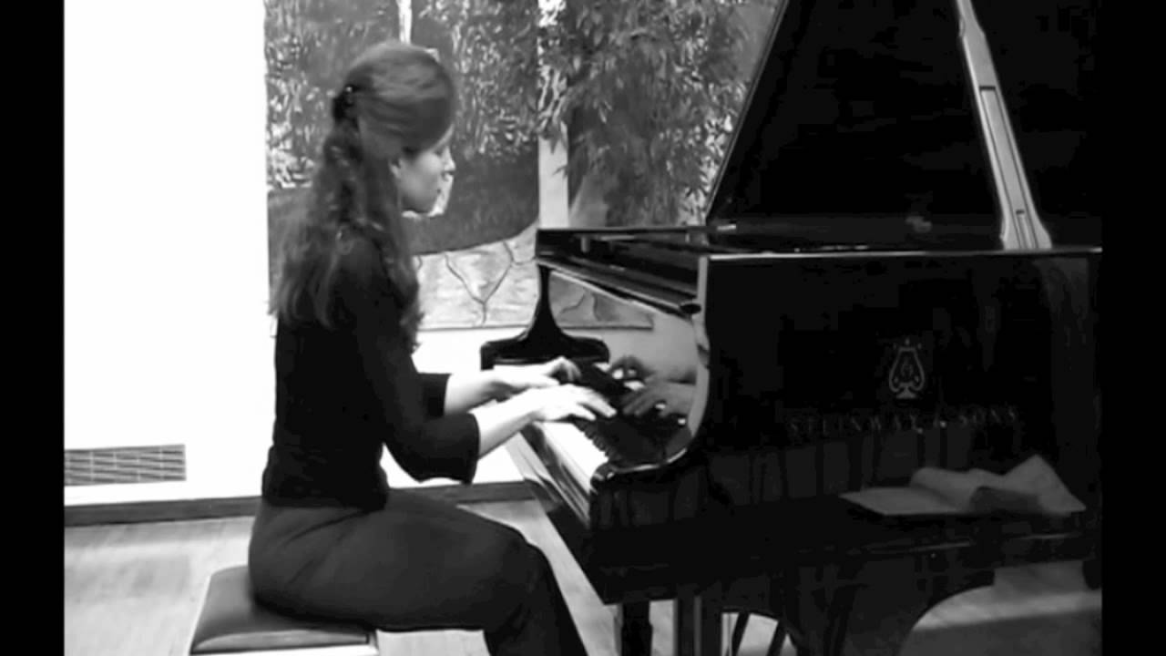 Ana Laura Manero performs Debussy Children's Corner