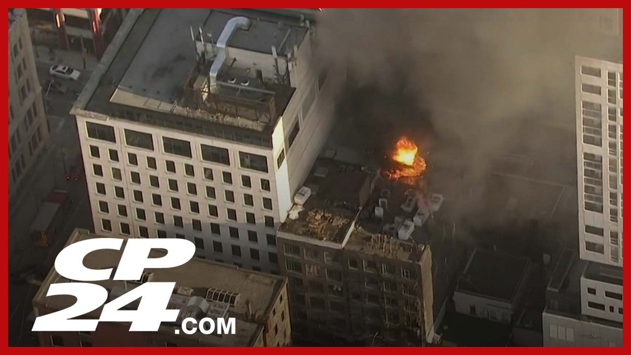 В результате взрыва баллона с пропаном на крыше здания в Торонто никто не пострадал.