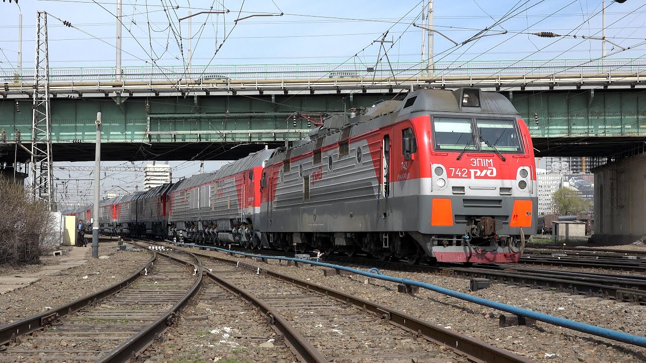 Электровоз ЭП1М-742 со сплоткой новых тепловозов 2ТЭ25КМ