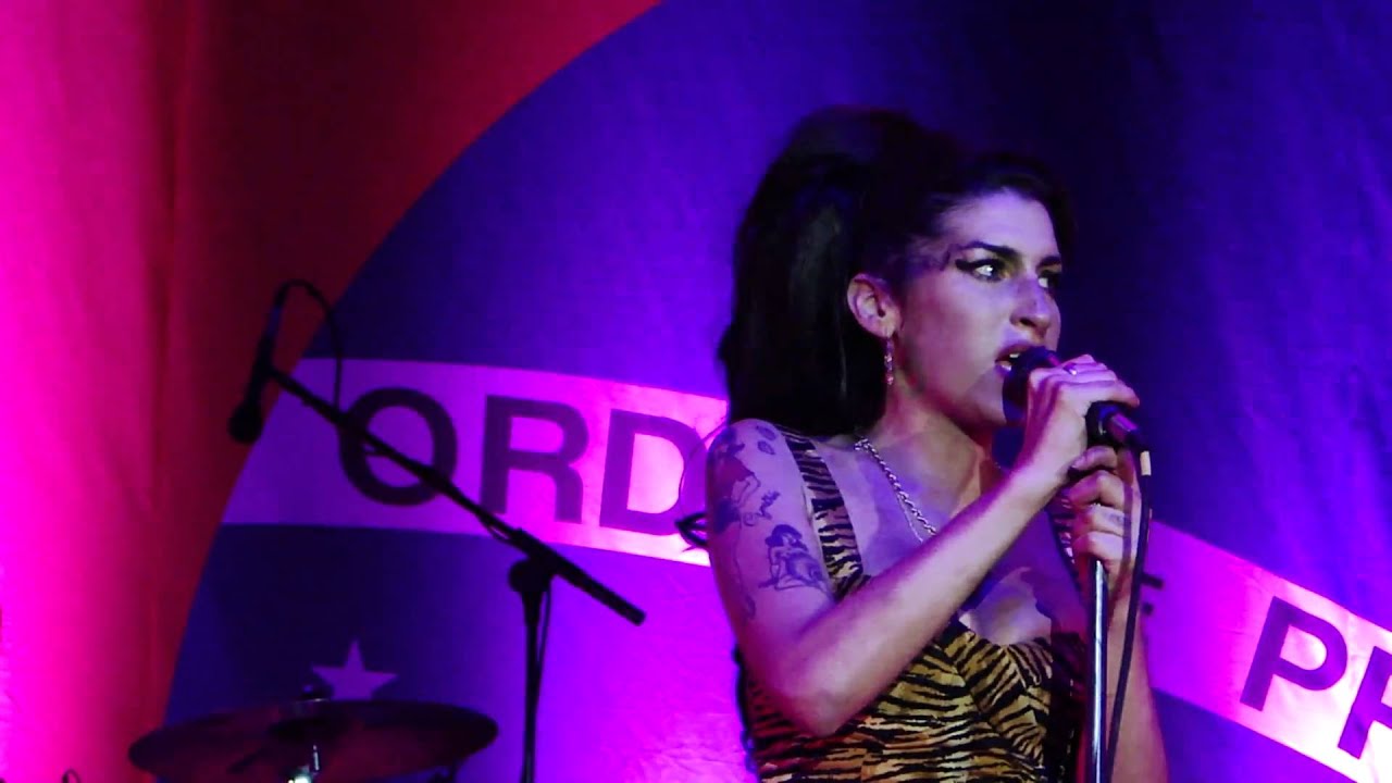 AMY WINEHOUSE - LIVE IN RIO - Rehab/ You Know I'm No Good