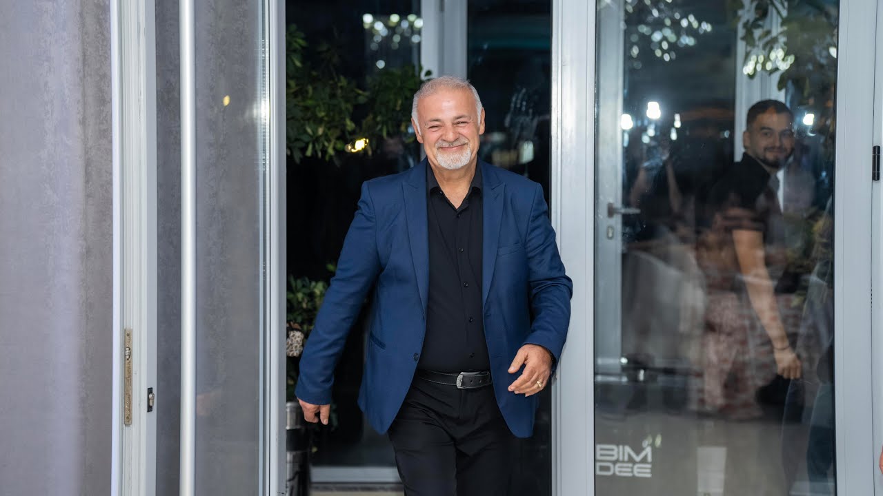 Maya surprizon Dasmoret , Fton Behar Meren