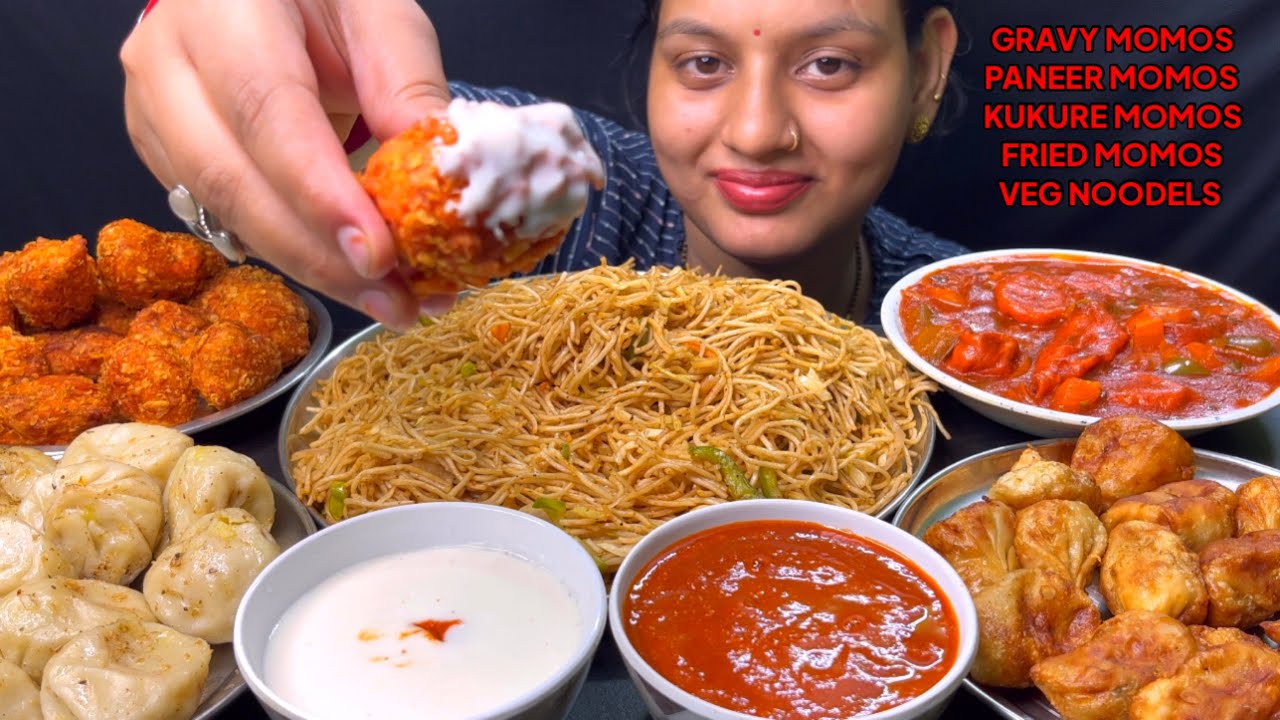 Eating Kurkure Momo,Steam Momo,Fry Momo,Gravy Momo And Chowmine With Coldrink😋ll Foodie Gd ll