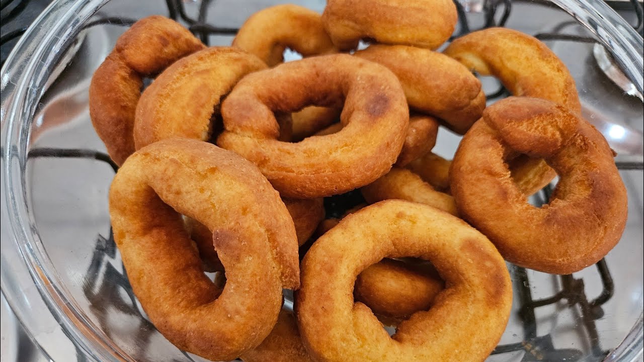 Rosquinha de trigo com água, macia por dentro e sequinha por fora 