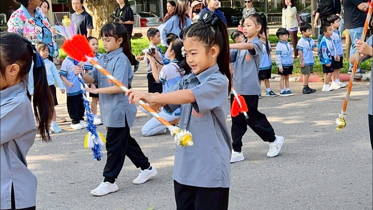 คลิปดอง : ร่วมเดินพาเหรด - ดรัมเมเยอร์ - วงเมโลเดี้ยนประถมต้น 27112568
