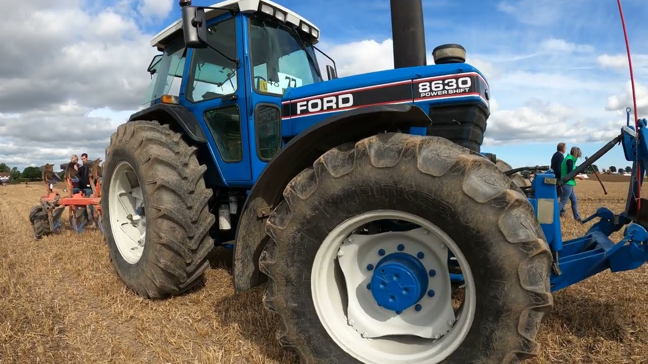 1992 Ford 8630 Powershift 4WD 6.6 Litre 6-Cyl Diesel Tractor (143 HP) with Kuhn Reversible Plough