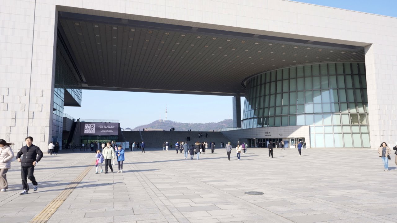 SEOUL KOREA/ Sunday afternoon, walking tour of the National Museum of Korea [4K HDR]