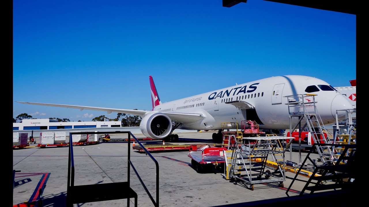 Brand New Qantas 787-9 Dreamliner Business Class - SYD to MEL - staff familiarization flight