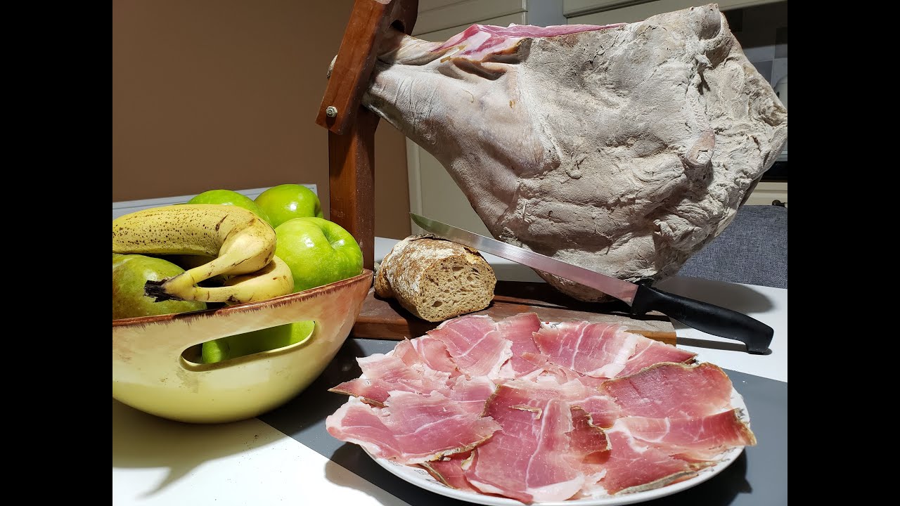 Recette de jambon cru affin&eacute; &agrave; la cendre de bois