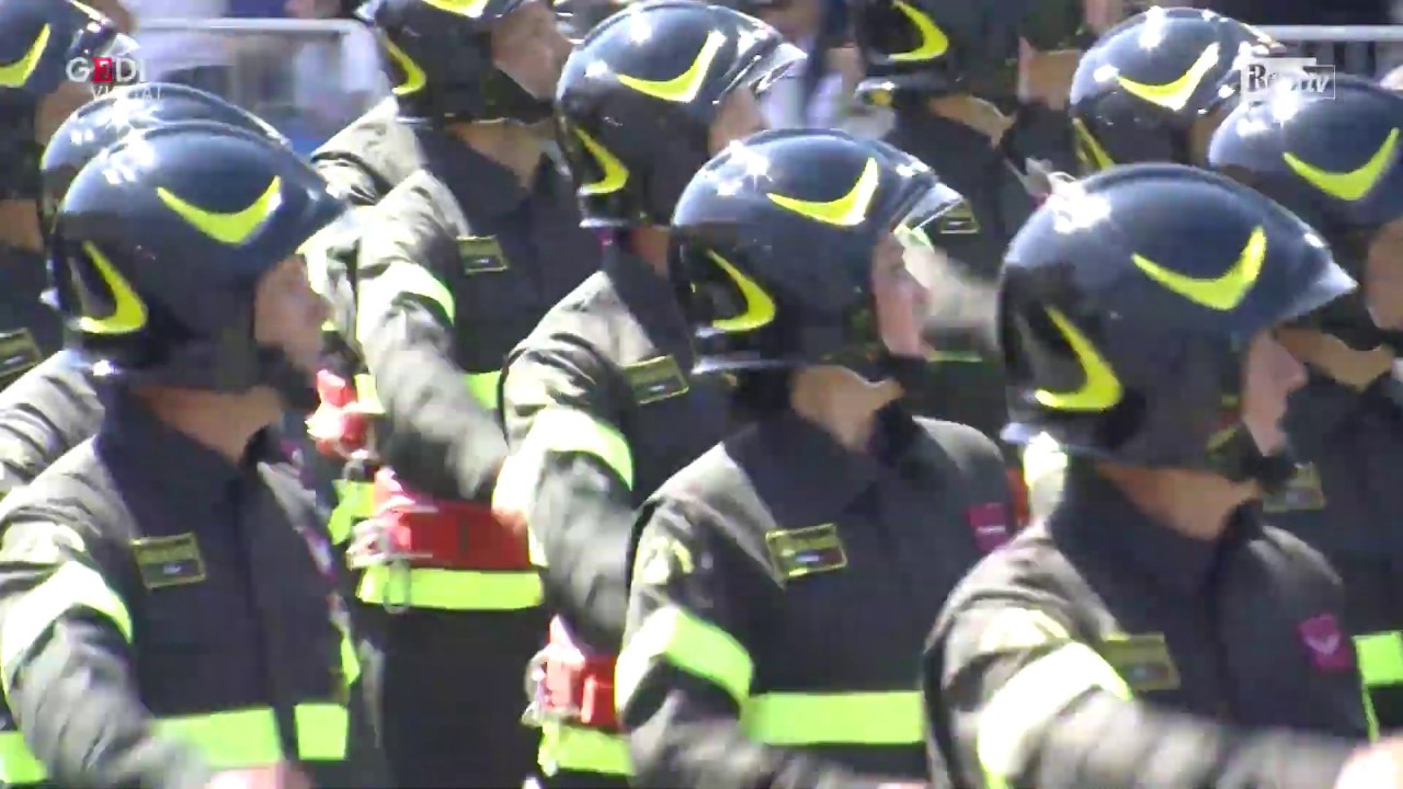 Festa della Repubblica, dai vigili del fuoco fino ai bersaglieri: la sfilata in due minuti