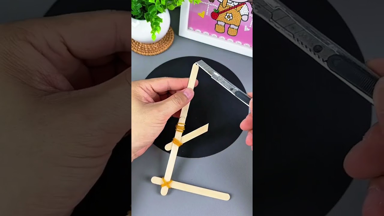 l&agrave;m  s&uacute;ng bắn d&acirc;y chun từ que kem / the hand gun made by ice cream sticks #diy #toys #fun #sticks