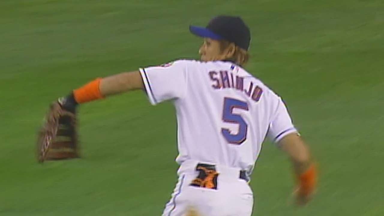 NYY@NYM: Shinjo throws out Ventura at third
