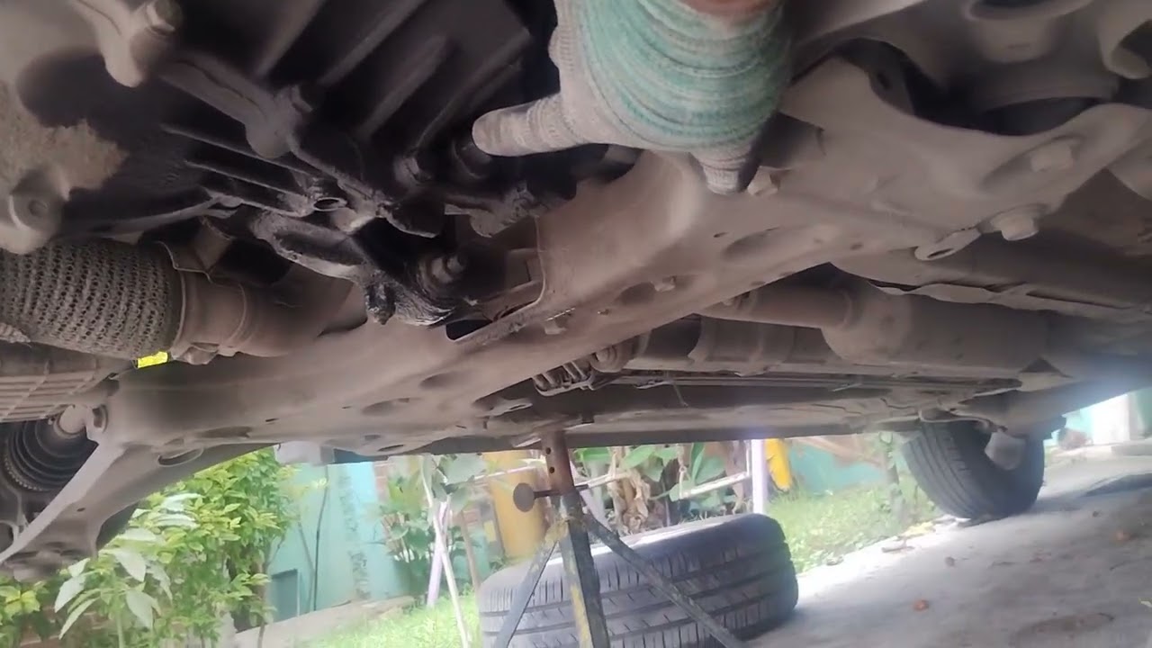 Como bajar caja para cambiar clutch de Aveo 20 motor 1.5  ( parte 1 )