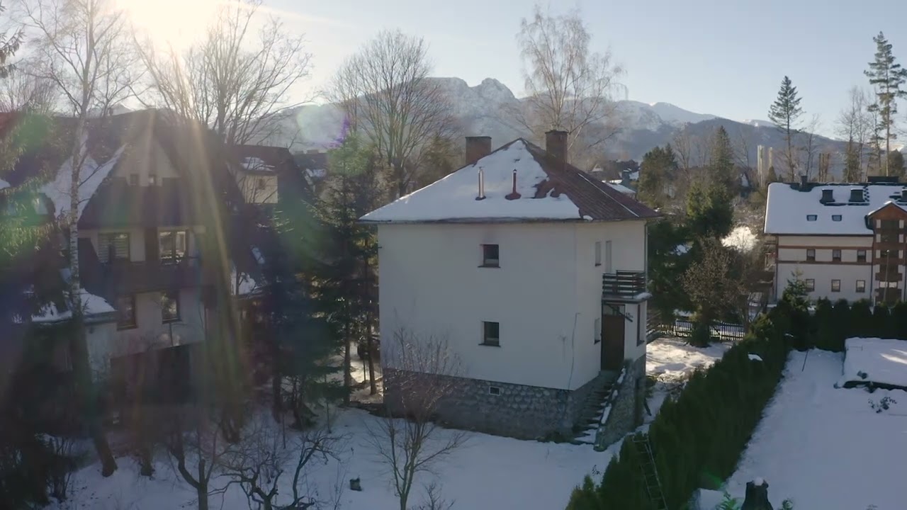 Prezentacja domu w centrum Zakopanego na sprzedaż - film reklamowy z drona Małopolska