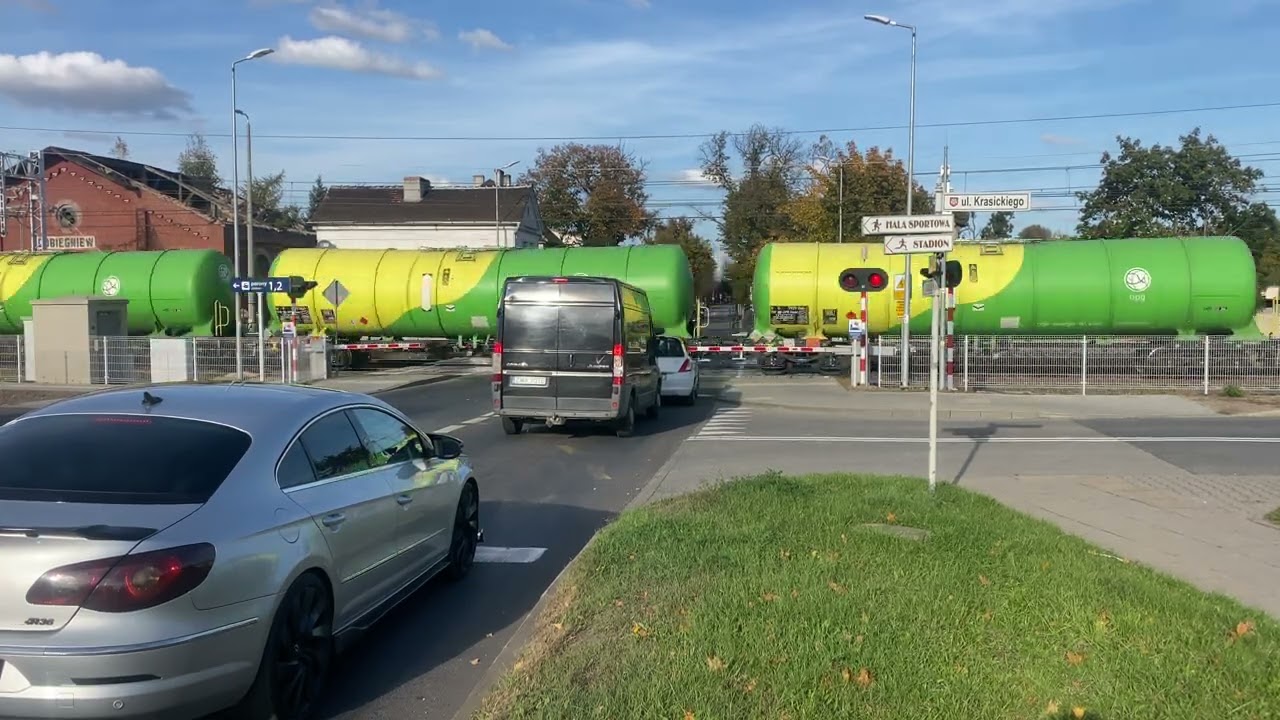 Dobiegniew, ul. Gorzowska, przejazd kolejowy po renowacji, railway crossing after renovation, [4K]