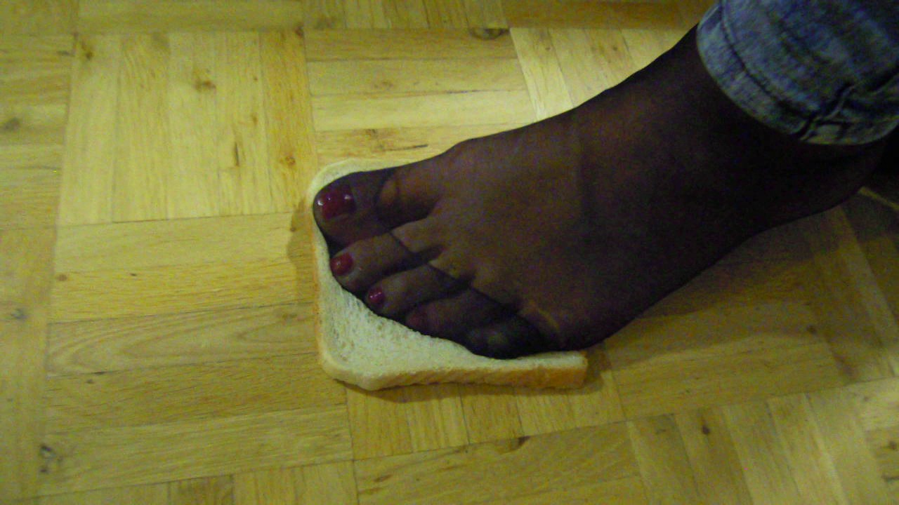 Walk with nylon feet on bread, footprint