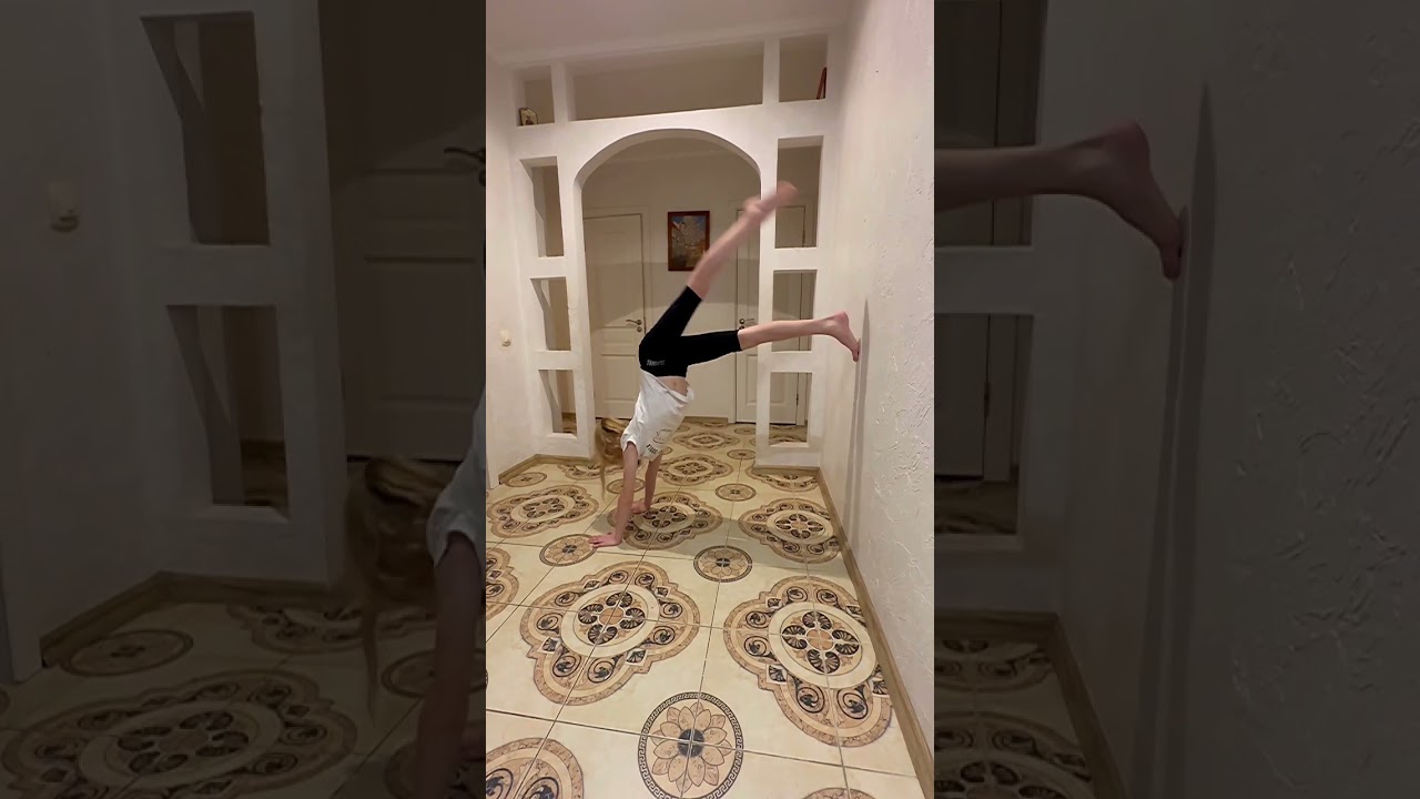 #Шпагатик от стены🤸 #шпагат #гимнастика  #растяжка