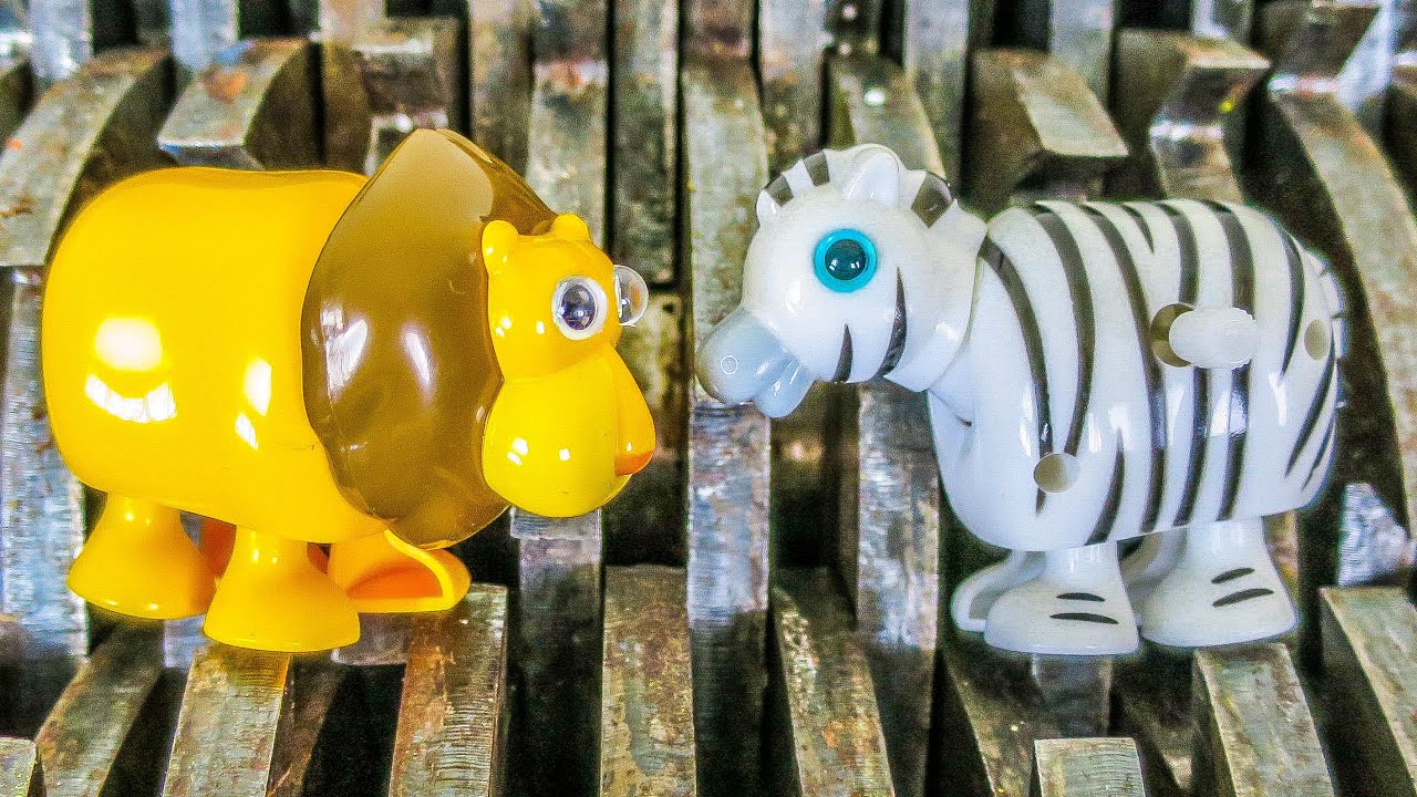 SHREDDING WIND UP ANIMALS!!  SHREDDING TOYS FOR RECYCLING! COOL EXPERIMENT!