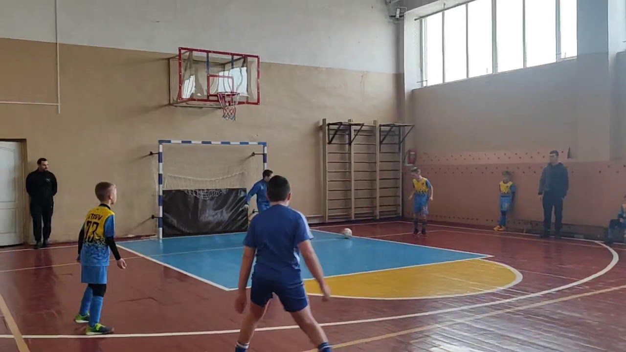 У каналі ДЮСШ Бобровиця  відбувається прямий ефір.