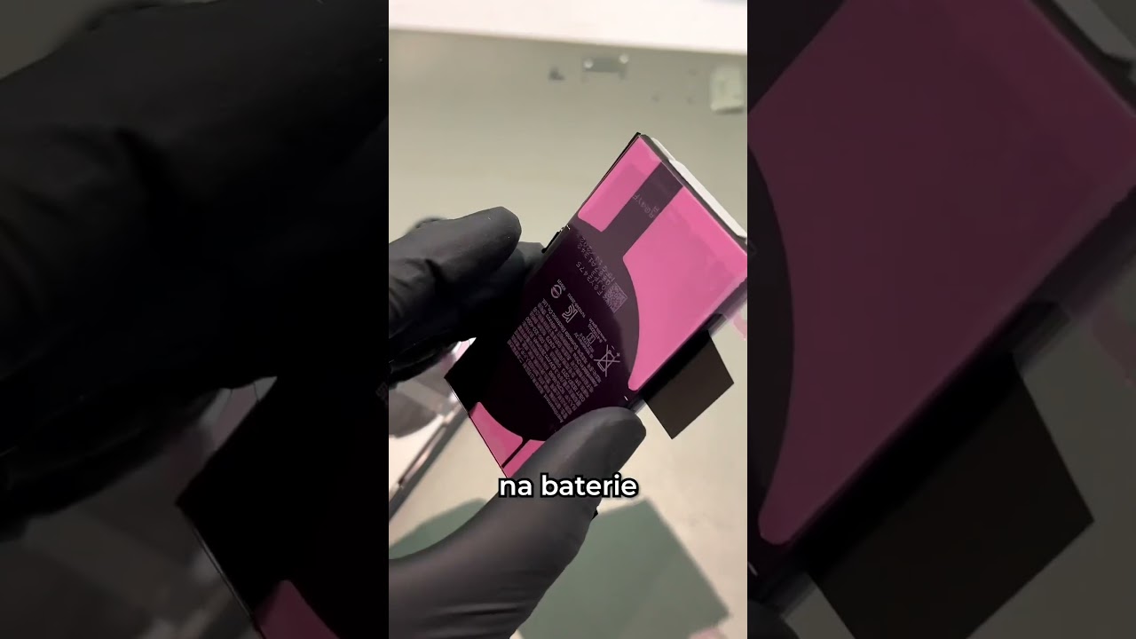 Co lepsze? Oryginał czy sporo tańszy zamiennik? 😬😲 #apple #iphone #bateria #wymiana #oryginal