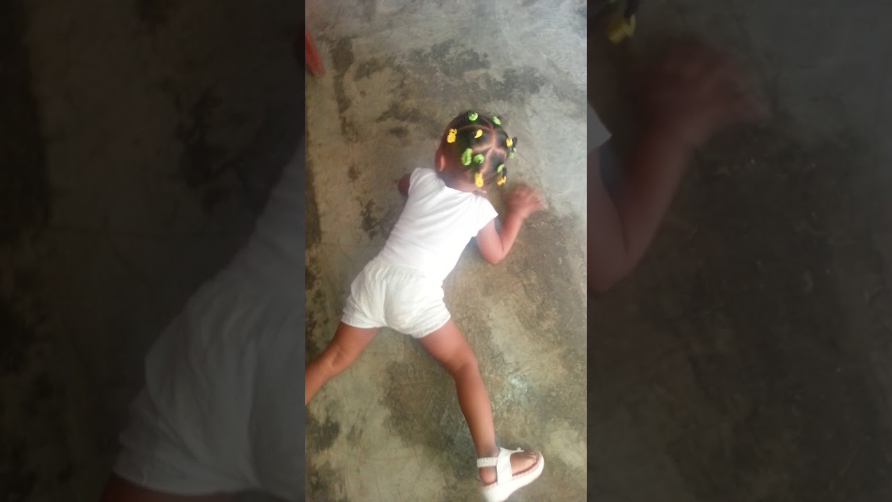 AMARA LA NI&Ntilde;A BAYLA HAY HAY