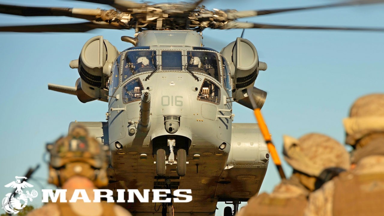 Морская пехота США: вертолёты CH-53K King Stallion во время военных учений в США.
