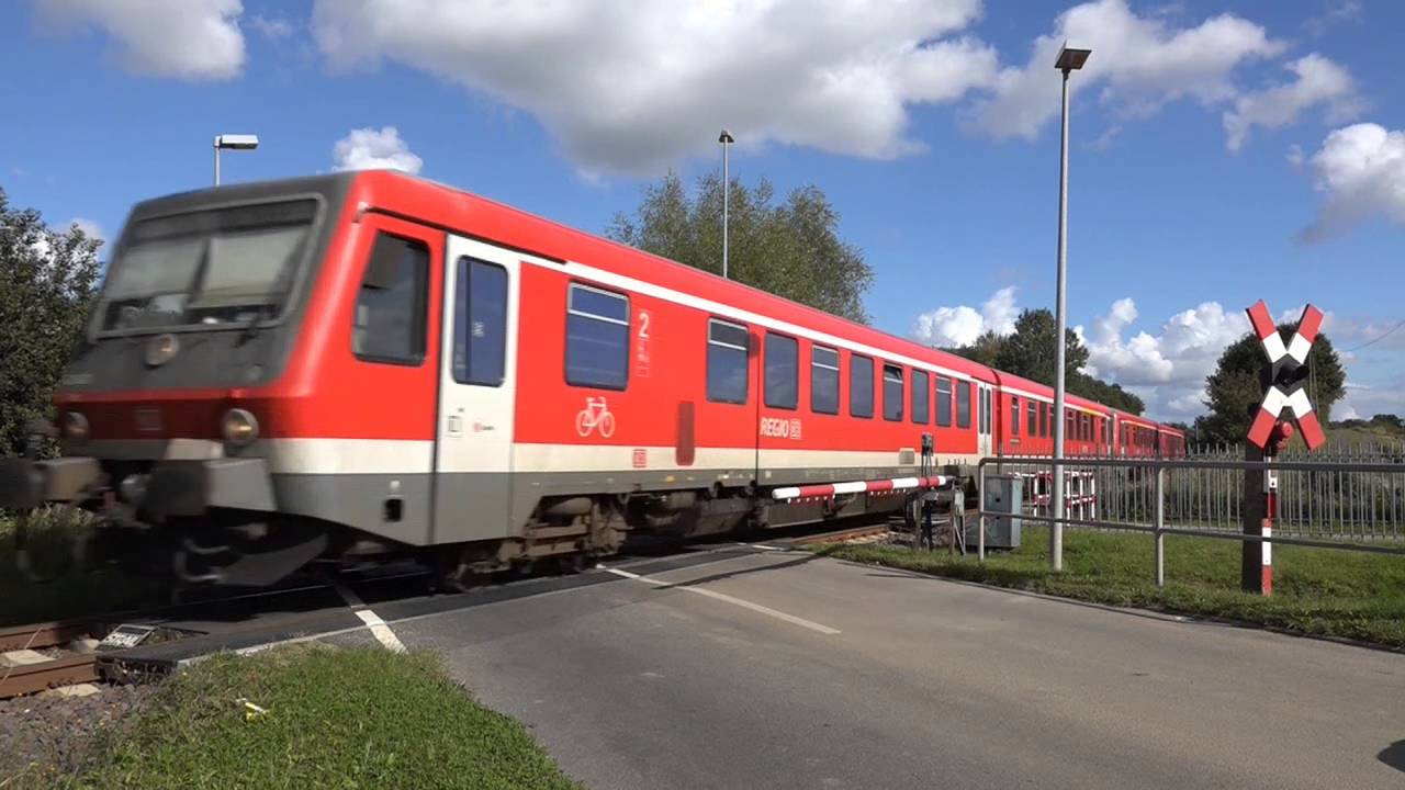 WSSB-Bahnübergang bei Bad Kleinen mit BR 628, 26.09.15