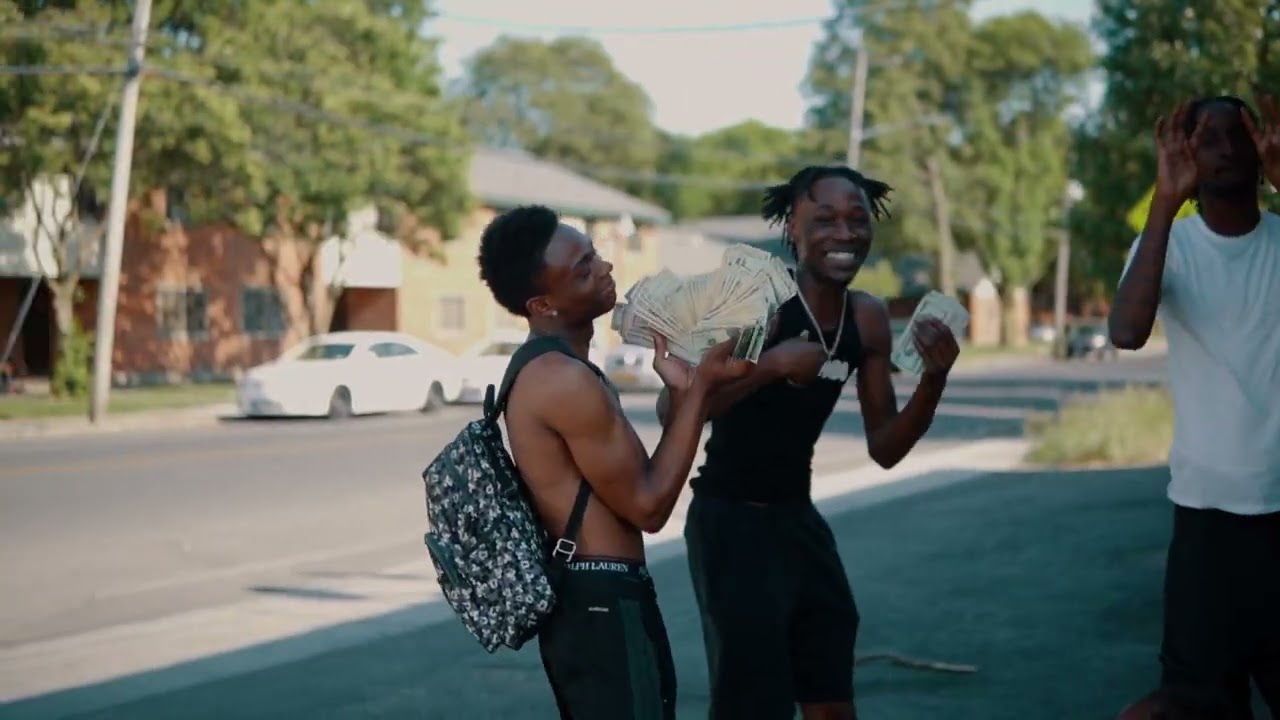 LiL Deeskii - Get Down ( Official Video )