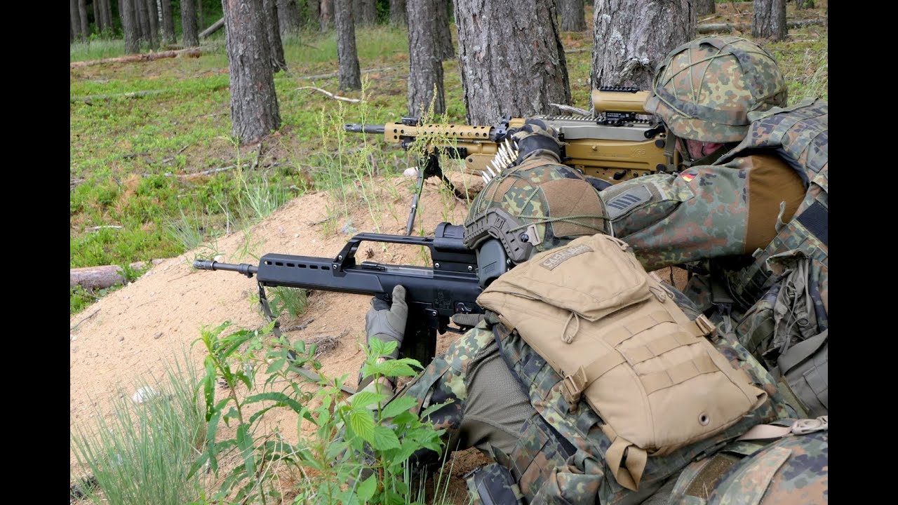Scharfer Schuss bei der eFP Battle Group Litauen