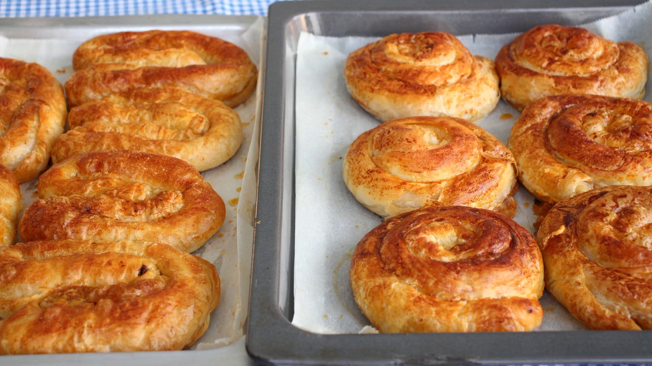 EL AÇMASI BÖREK TARİFİ EN ACEMİLERİN BİLE YAPABİLECEĞİ BÖREK/Azime Aras