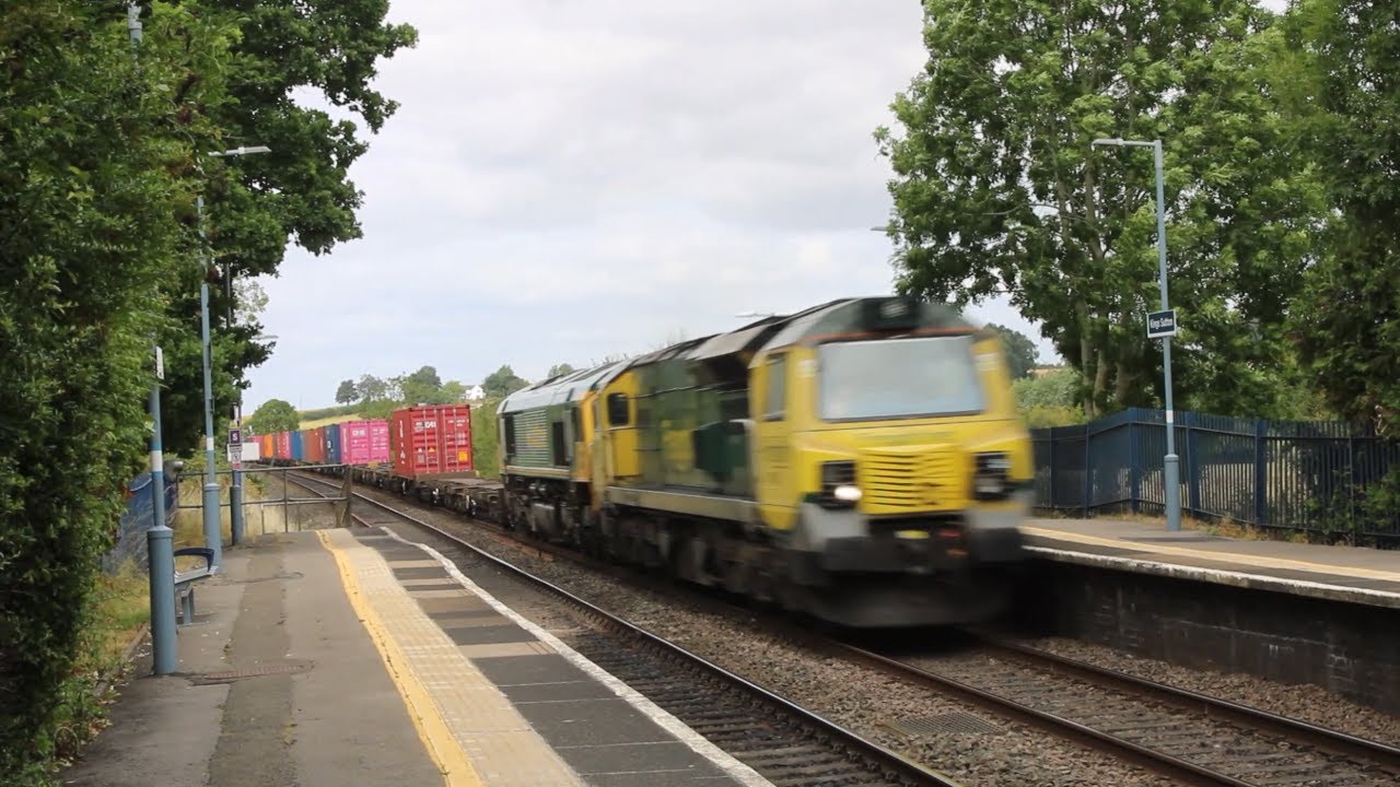 Trains at King's Sutton (21/08/2024)