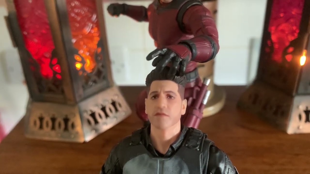 Marvel Legends Daredevil /Punisher, combat poses review.￼