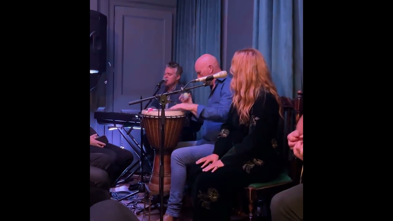 Lisa Lambe is joined by Gabe Dixon at Golden Slippers // Blacks Club 7/11/22