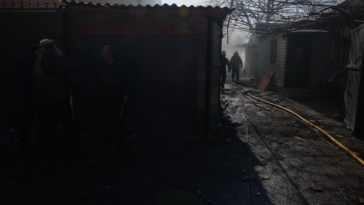 Kharkiv houses burn amid Russian shelling