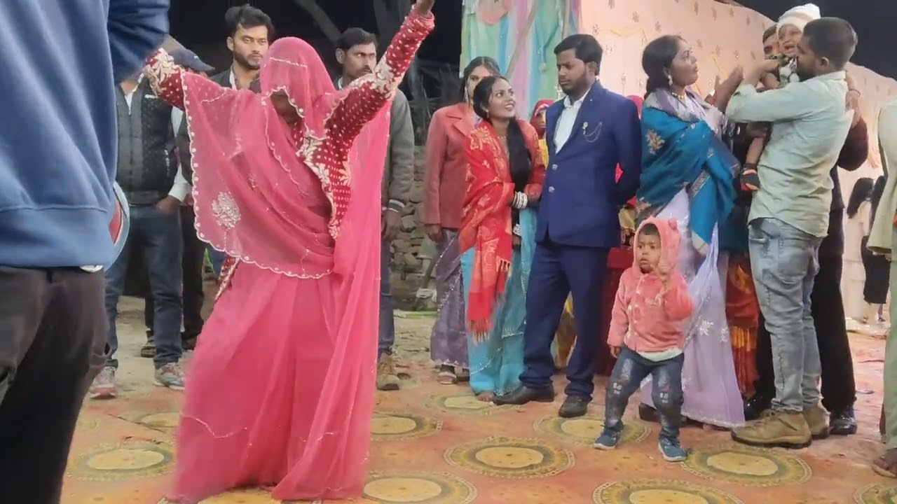 ये लाला खाईला कालेयूना बड़े//भाग्य से विनय करु हाथ जोड़कर 🙏 सीधी जिले का बघेली डांस क्या गजब का डांस