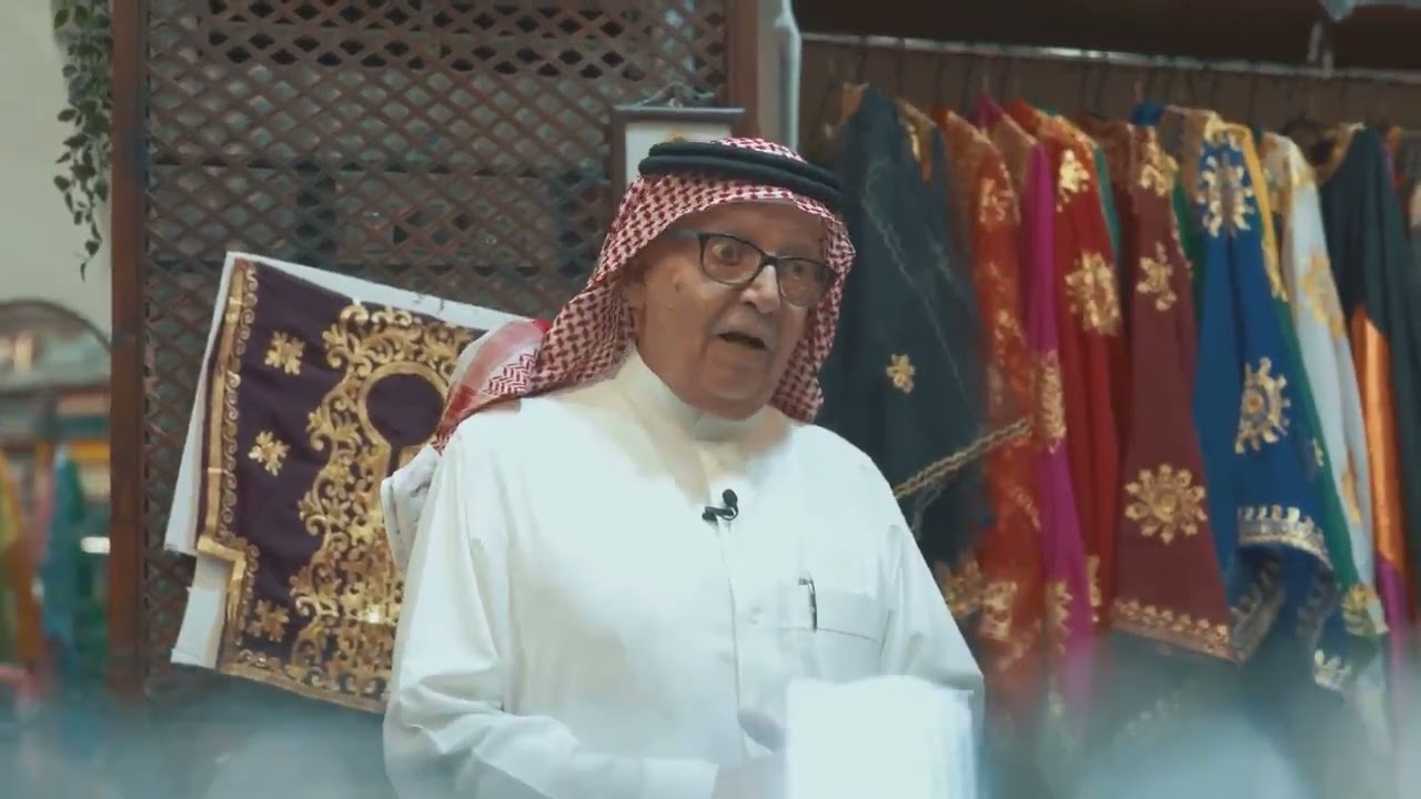 أكثر من 50 عامًا في الأزياء الشعبية.. تخصص توارثته عائلته تعرف على قصة حسن بن غيث.
