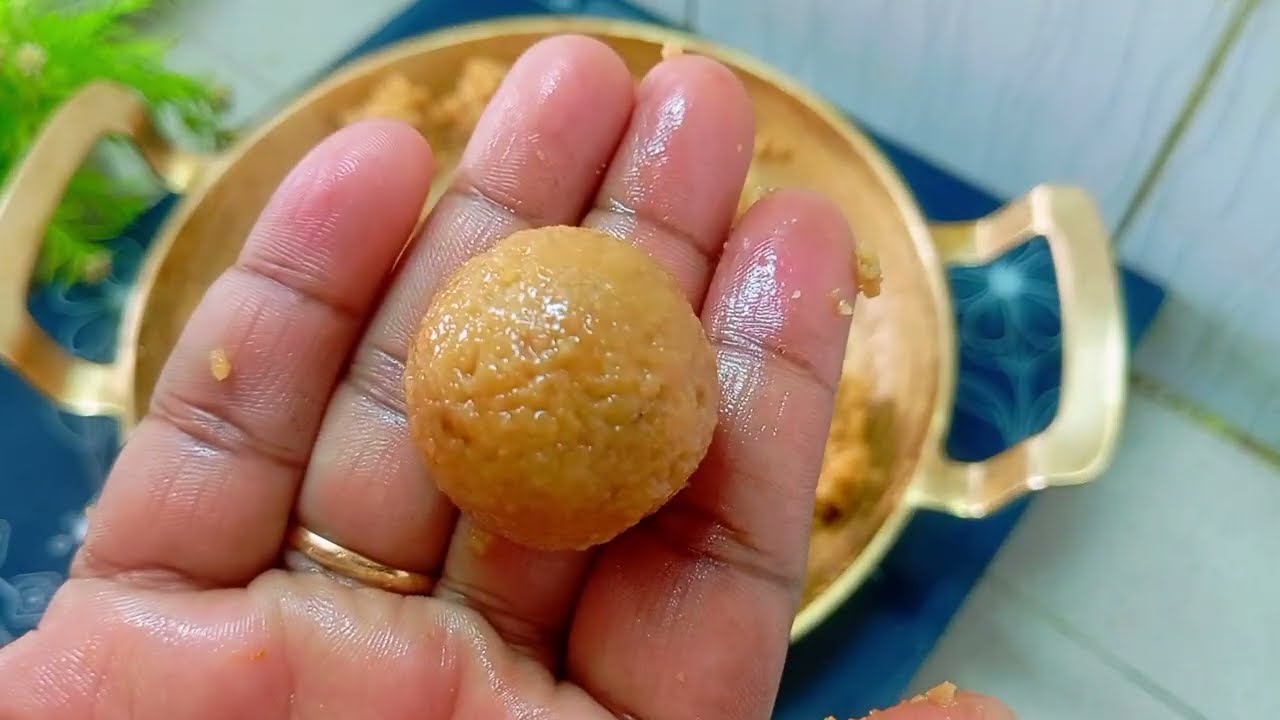 রেসিপি: লোভনীয় স্বাদের ভেলি গুড় দিয়ে তৈরি ভীষণ মজার নারিকেলের নাড়ু ❤