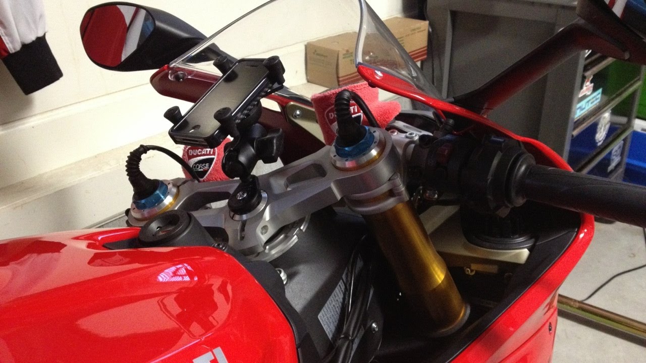 Ducati Panigale 1299 S: RamMount Install