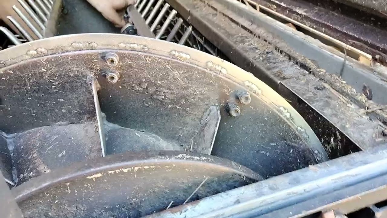 การเสริมใบเกลียวตู้นวดแบบประหยัด รถเกี่ยวคูโบต้า DC 70 G