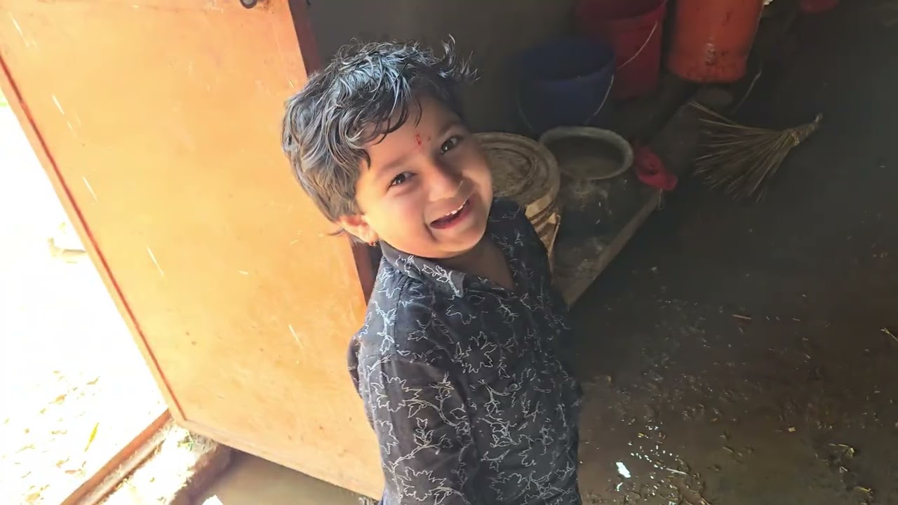 फ्री समय में गौशाला में गाय की सफाई करते हुए🙉🙉🙉🙉 #viral #tranding #villagerlifestyle 